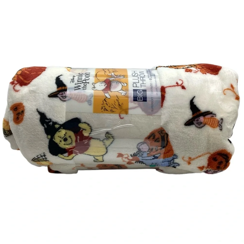 Disney's Halloween Oversized Supersoft Printed Plush “Winnie the Pooh” Blanket